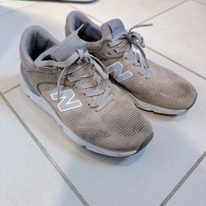 New Balance Tennis Shoes
